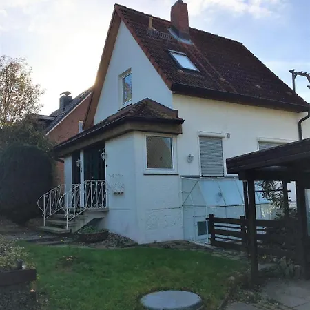 Einfamilienhaus Awh 005 別荘